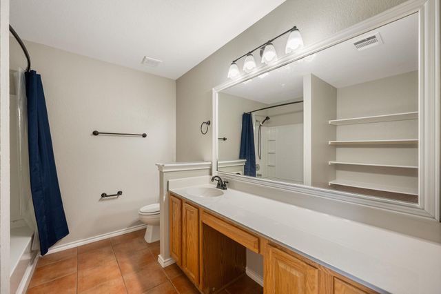 100 Tulip CV, Kyle, TX 78640