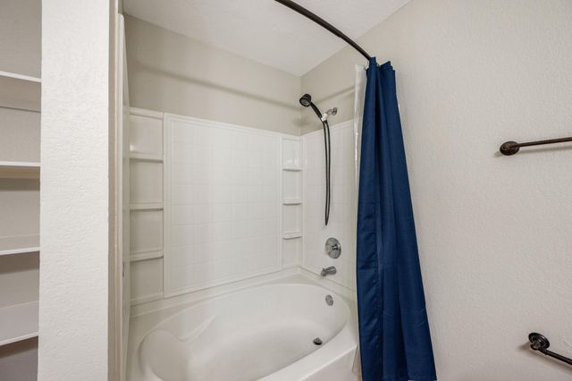 100 Tulip CV, Kyle, TX 78640