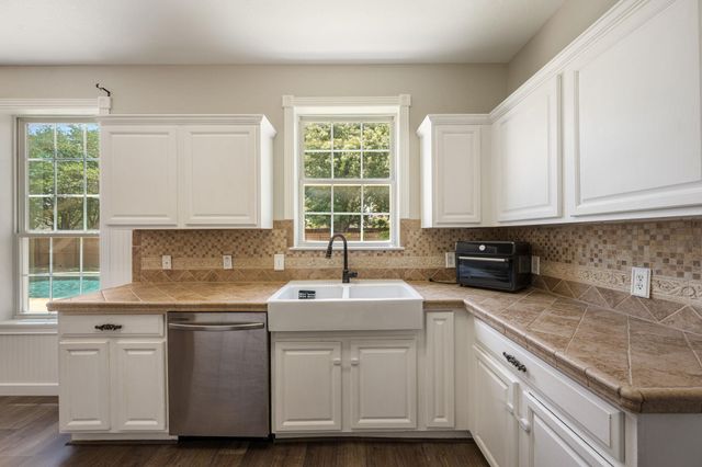 100 Tulip CV, Kyle, TX 78640