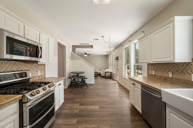 100 Tulip CV, Kyle, TX 78640