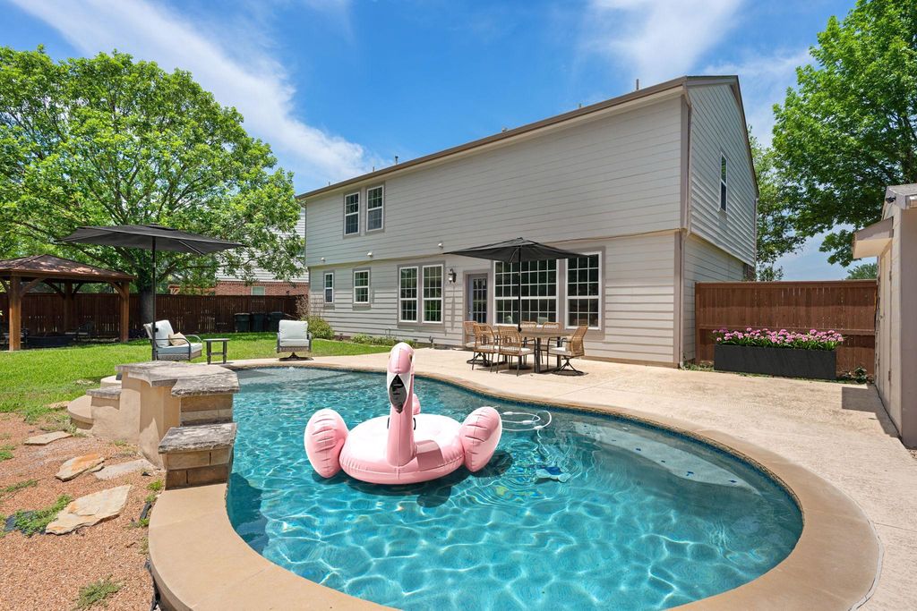 100 Tulip CV, Kyle, TX 78640