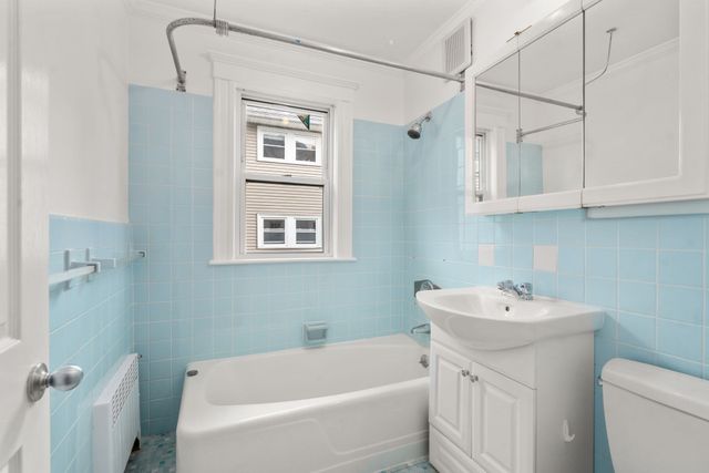 106 Poplar St 1, Watertown, MA 02472