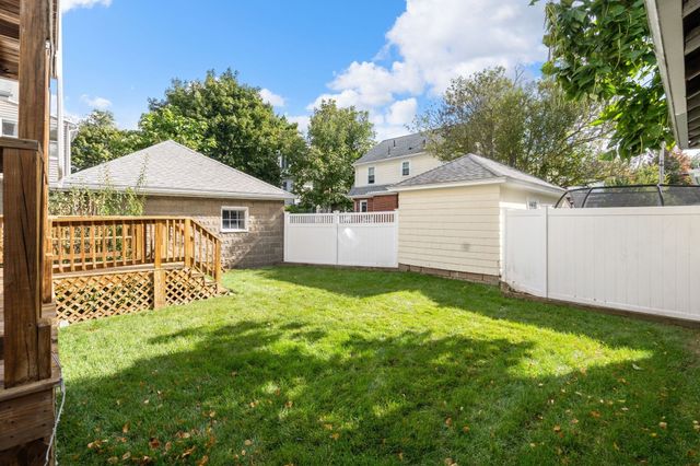 106 Poplar St 1, Watertown, MA 02472