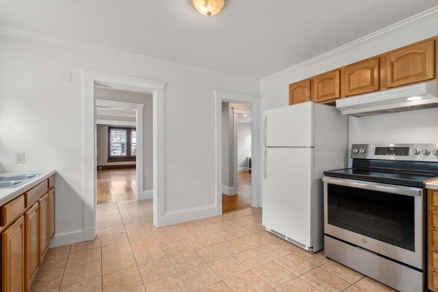 106 Poplar St 1, Watertown, MA 02472