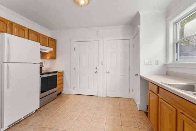 106 Poplar St 1, Watertown, MA 02472