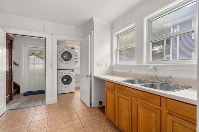 106 Poplar St 1, Watertown, MA 02472