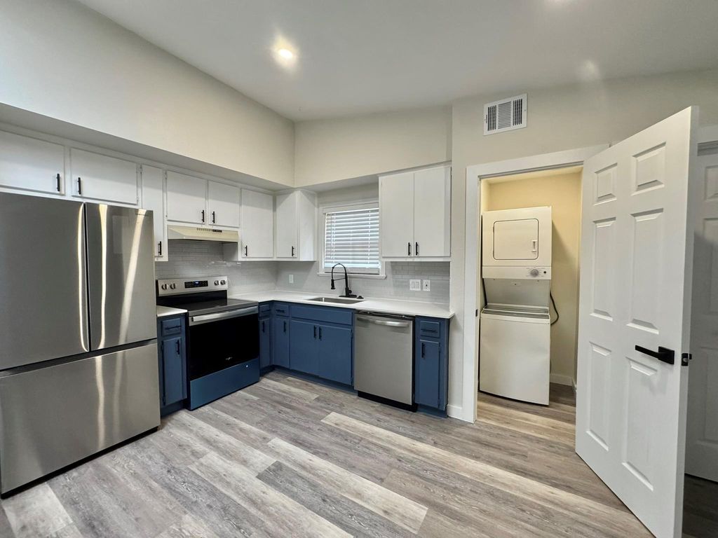 110 E 30th ST C, Austin, TX 78705