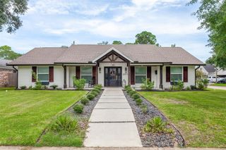 2911 Nashville Avenue, Nederland, TX 77627
