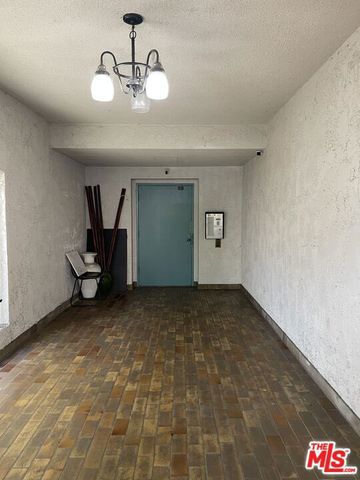 244 S La Fayette Park Place 205, Los Angeles, CA 90057