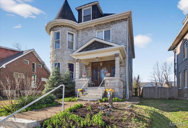 24 Lewis Place, St Louis, MO 63113