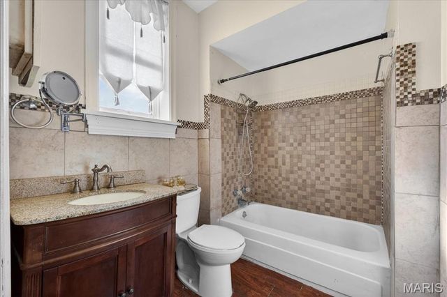 24 Lewis Place, St Louis, MO 63113