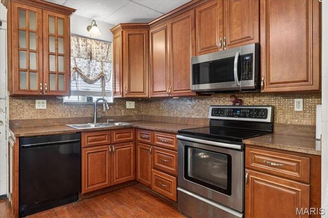 24 Lewis Place, St Louis, MO 63113