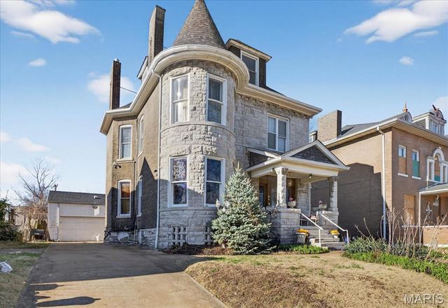 24 Lewis Place, St Louis, MO 63113