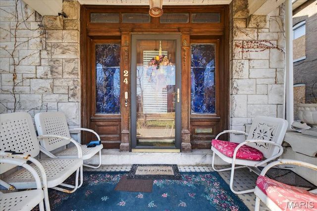 24 Lewis Place, St Louis, MO 63113