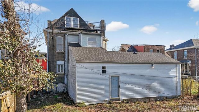 24 Lewis Place, St Louis, MO 63113