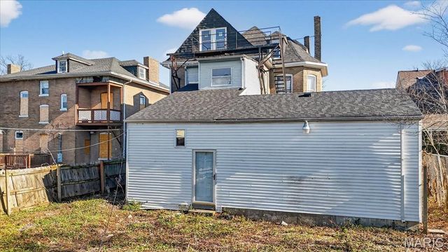 24 Lewis Place, St Louis, MO 63113