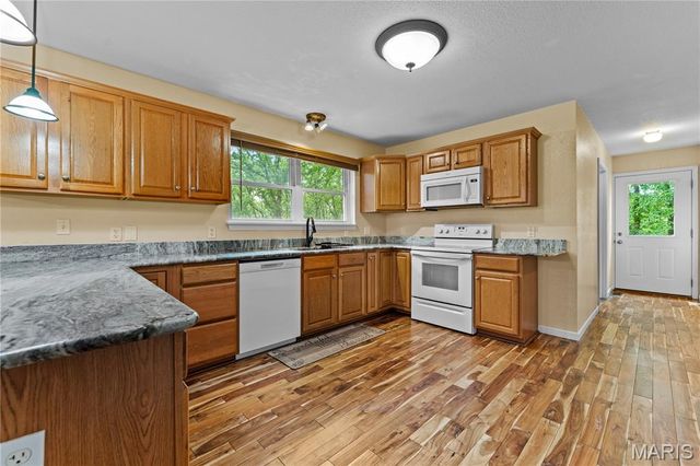 1506 Highway K, St Clair, MO 63077