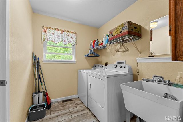 1506 Highway K, St Clair, MO 63077