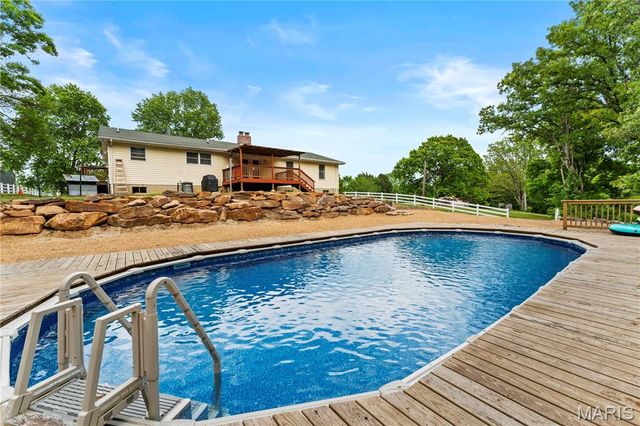 1506 Highway K, St Clair, MO 63077