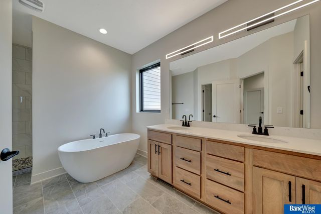 436 S 88Th Street, Lincoln, NE 68520