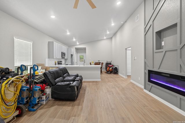15227 ROSA TRL, San Antonio, TX 78253