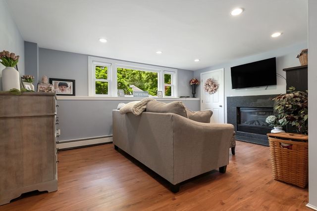 79 Martin Rd, Reading, MA 01867
