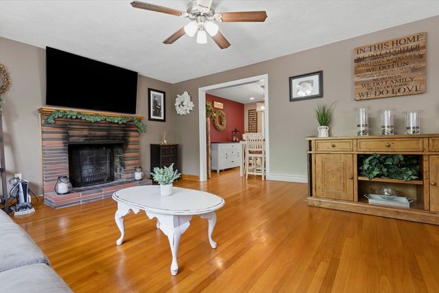 79 Martin Rd, Reading, MA 01867