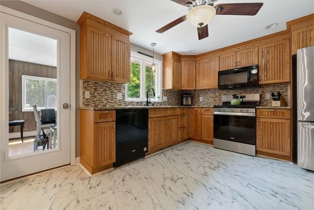 79 Martin Rd, Reading, MA 01867