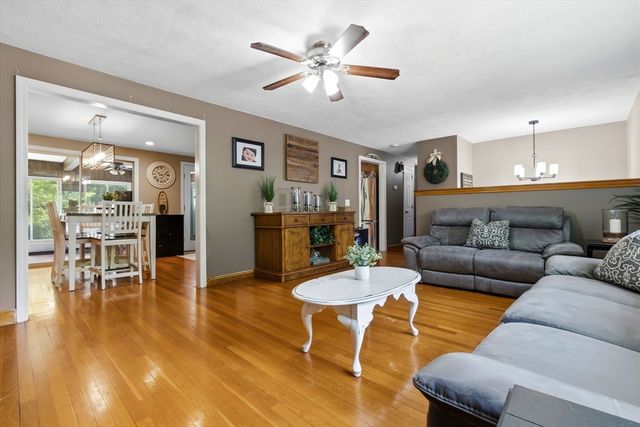 79 Martin Rd, Reading, MA 01867