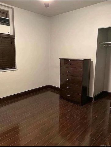 21-06 35th Street 1B, Astoria, NY 11105