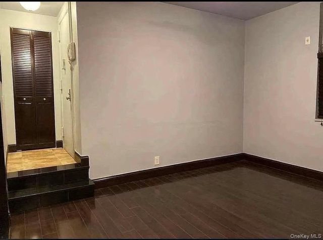 21-06 35th Street 1B, Astoria, NY 11105