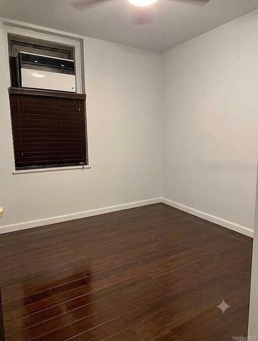 21-06 35th Street 1B, Astoria, NY 11105