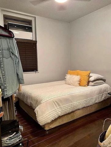 21-06 35th Street 1B, Astoria, NY 11105