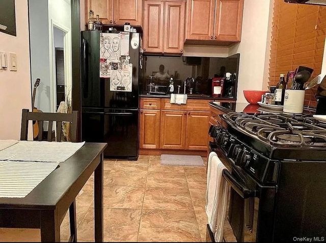 21-06 35th Street 1B, Astoria, NY 11105