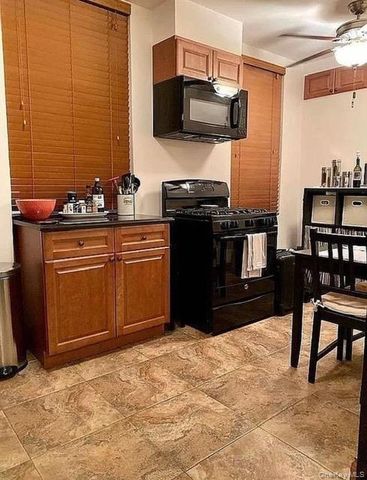 21-06 35th Street 1B, Astoria, NY 11105
