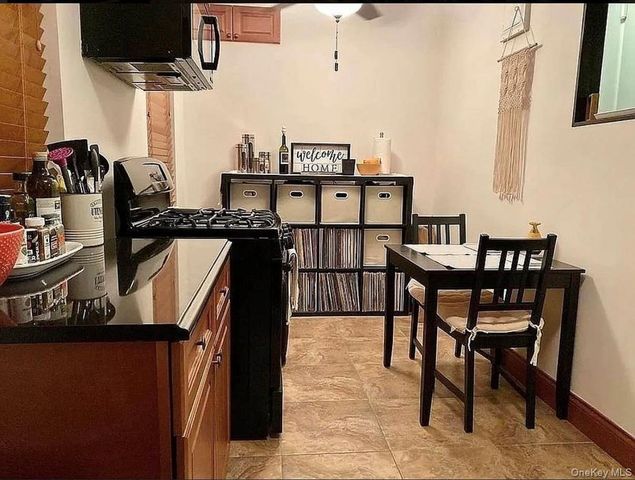 21-06 35th Street 1B, Astoria, NY 11105