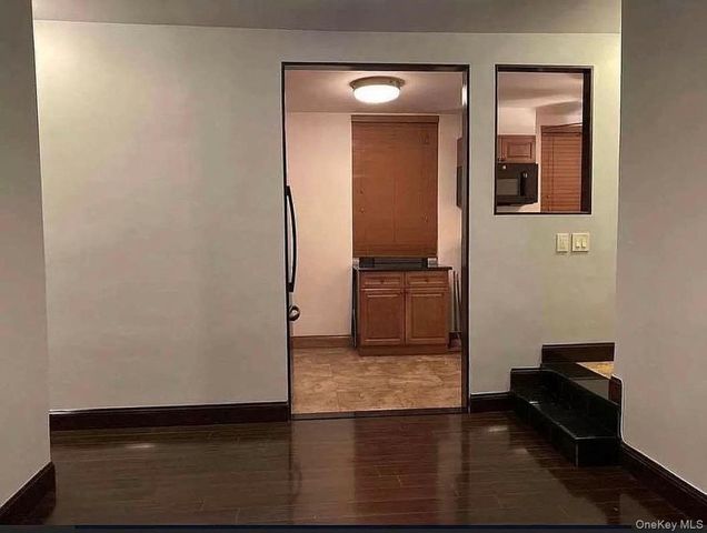 21-06 35th Street 1B, Astoria, NY 11105