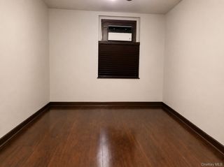 21-06 35th Street 1B, Astoria, NY 11105