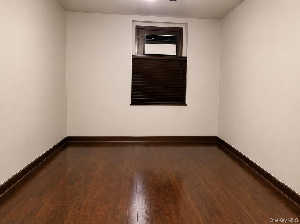 21-06 35th Street 1B, Astoria, NY 11105