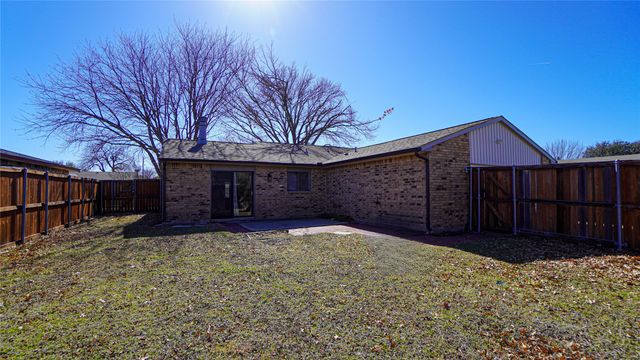 2115 Chatsworth Road, Carrollton, TX 75007
