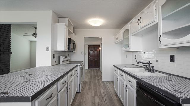 2115 Chatsworth Road, Carrollton, TX 75007