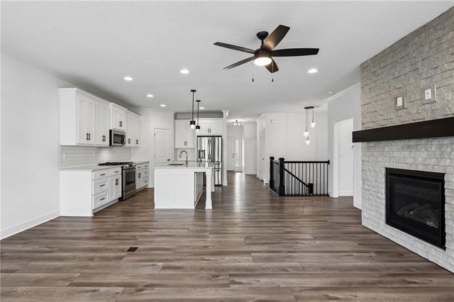 16236 Broadmoor Street, Overland Park, KS 66085