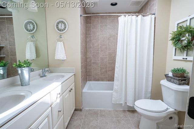 157 Winding Woods Trail, Brighton, MI 48114