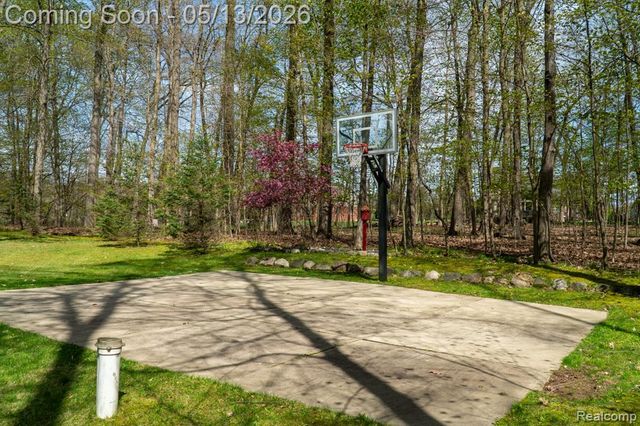 157 Winding Woods Trail, Brighton, MI 48114