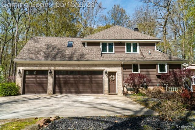 157 Winding Woods Trail, Brighton, MI 48114