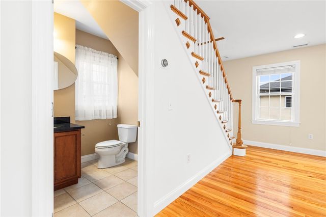 58 Sutton Street 6, Providence, RI 02903