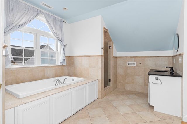 58 Sutton Street 6, Providence, RI 02903