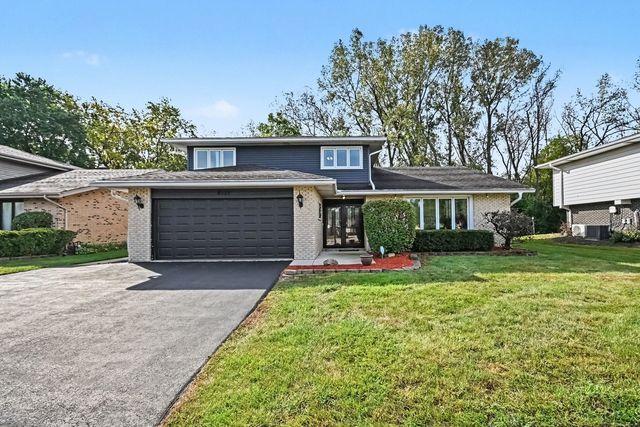8533 W Sun Valley Drive, Palos Hills, IL 60465