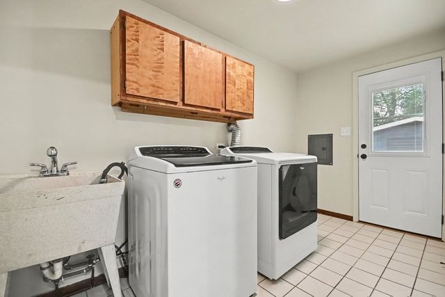 8533 W Sun Valley Drive, Palos Hills, IL 60465