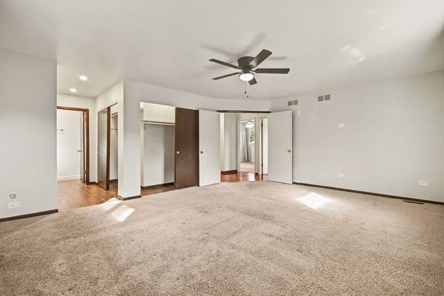 8533 W Sun Valley Drive, Palos Hills, IL 60465